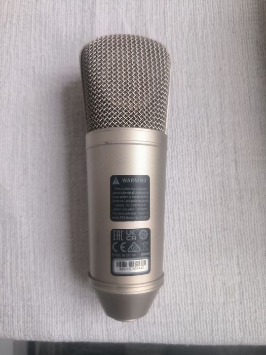 Vând microfon de studio behringer B-1