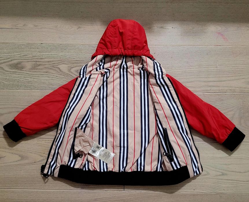 Geaca Burberry originala 4 ani, cu 2 fete