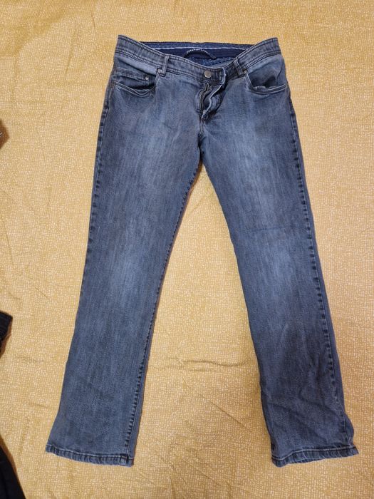 Blugi mărimea 42