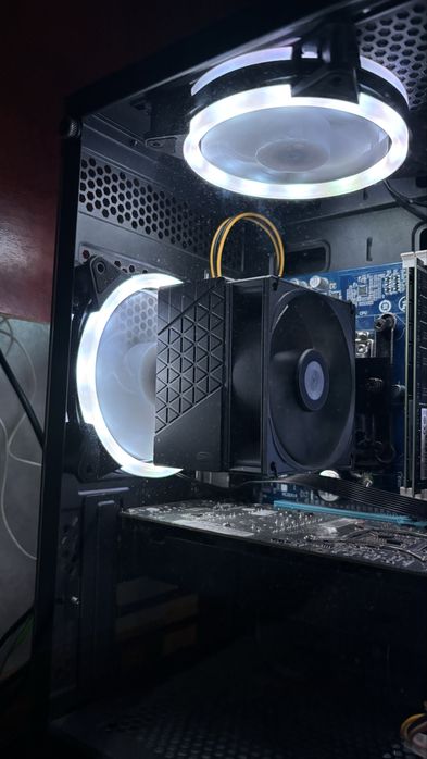 Корпус для ПК + 5 кулеров + контроллер с пультом
