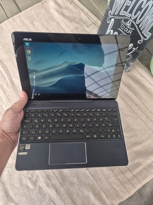 Laptop tableta touchscreen Asus cu Windows