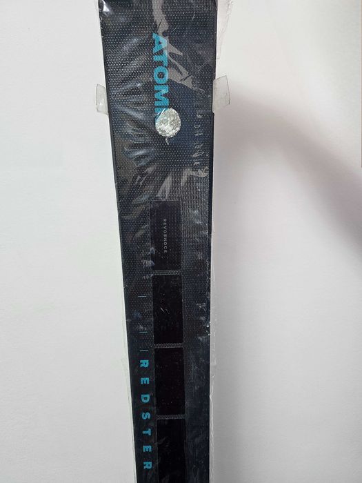 Schiuri NOI Atomic Redster 23-24 169cm cu legaturi M 12 GW Brasov • OLX.ro