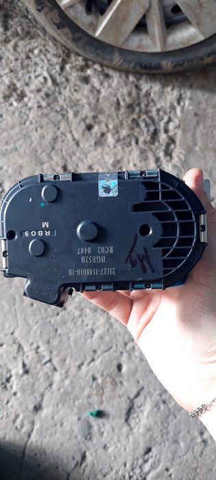 Продам дросельную заслонку 21127