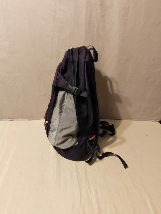 Практича и стилна раница за ученици-  марка SOLOMON.