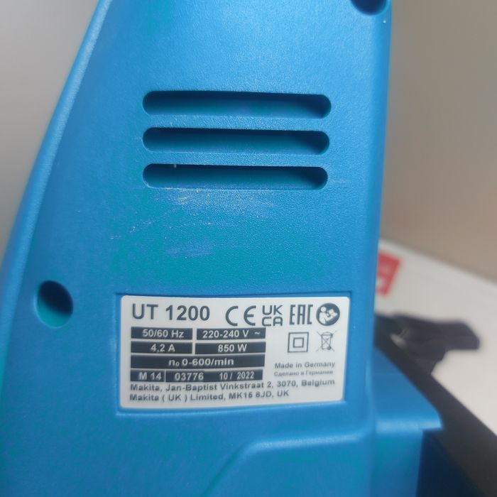 Миксер бъркалка Makita UT1200 (960W/120mm)