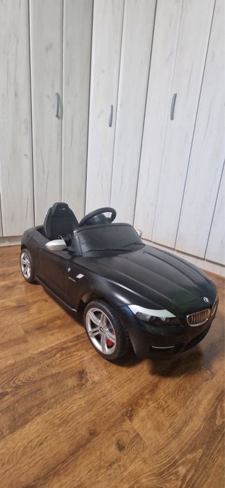 Акумулаторна детска количка