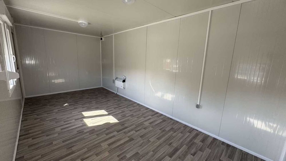 Birou de șantier, 17 m², cu rulouri