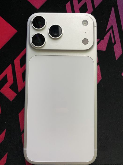 Iphone 17 pro max silver