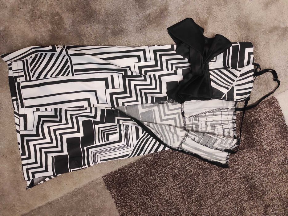 Рокля с панделка за повод