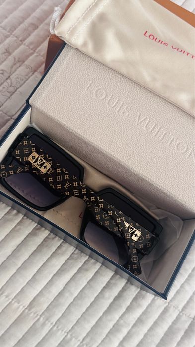 Ochelari noi in cutie Louis Vuitton