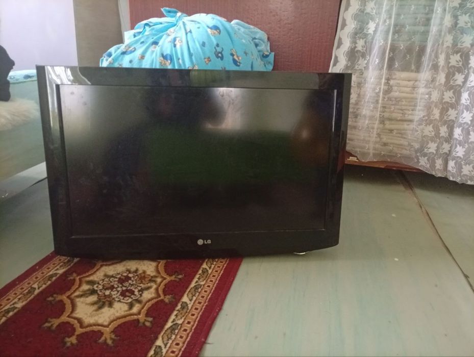 Продаётся телевизор и пылесос