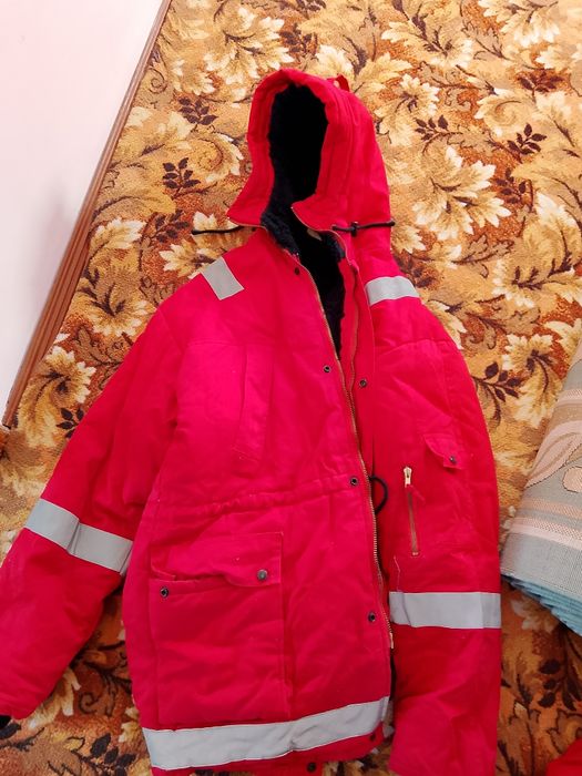 Продам куртки и комбинезоны Зимние