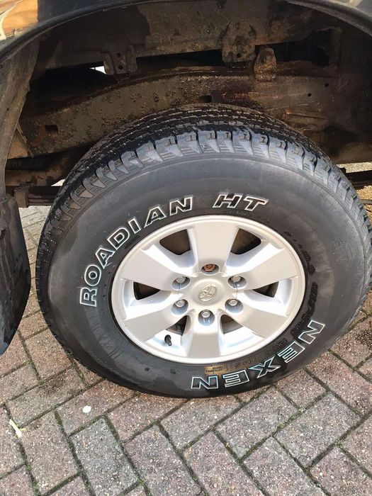 Продавам Toyota Hilux 2011г