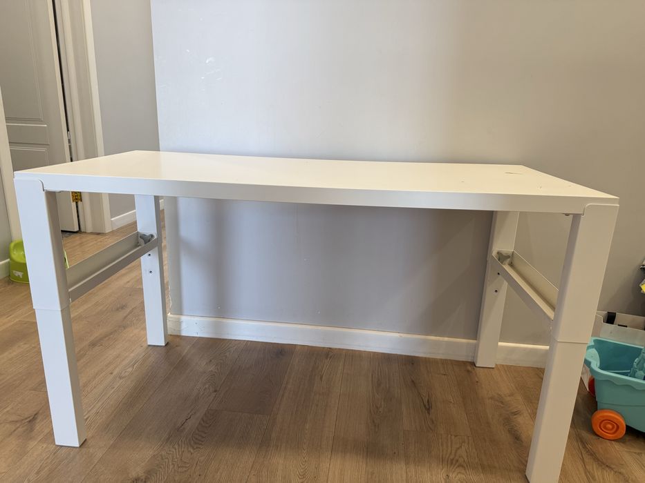 Стол Ikea для школьника регулируемый