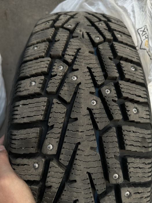 Зимние шины 235/65/17