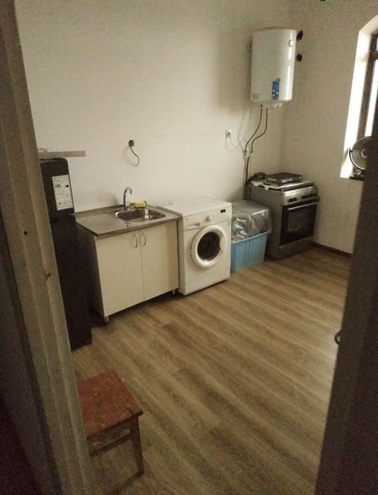 Сдается 2 ком Хасанбой.  Бетонка. Темир бозор. Новостройка