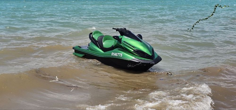 Sotiladi gidroskuter Kawasaki ultra 300!!!