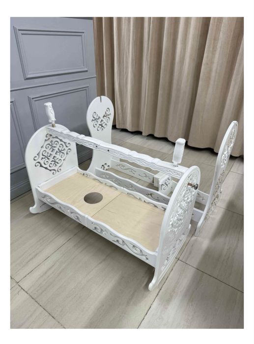 Смарт бесік, сам качается от сети.