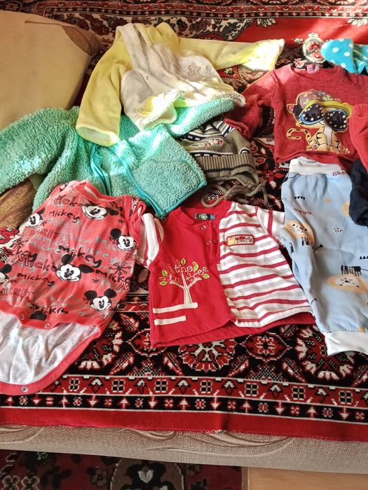 Продам детские вещи до году
