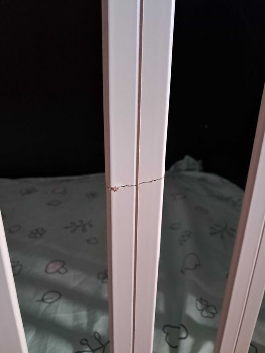 Бебешко легло с люлеещ се механизъм