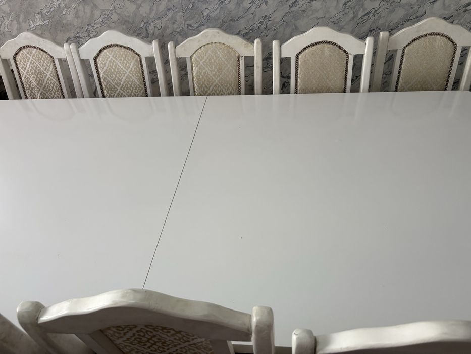 Стол и стулья для зала