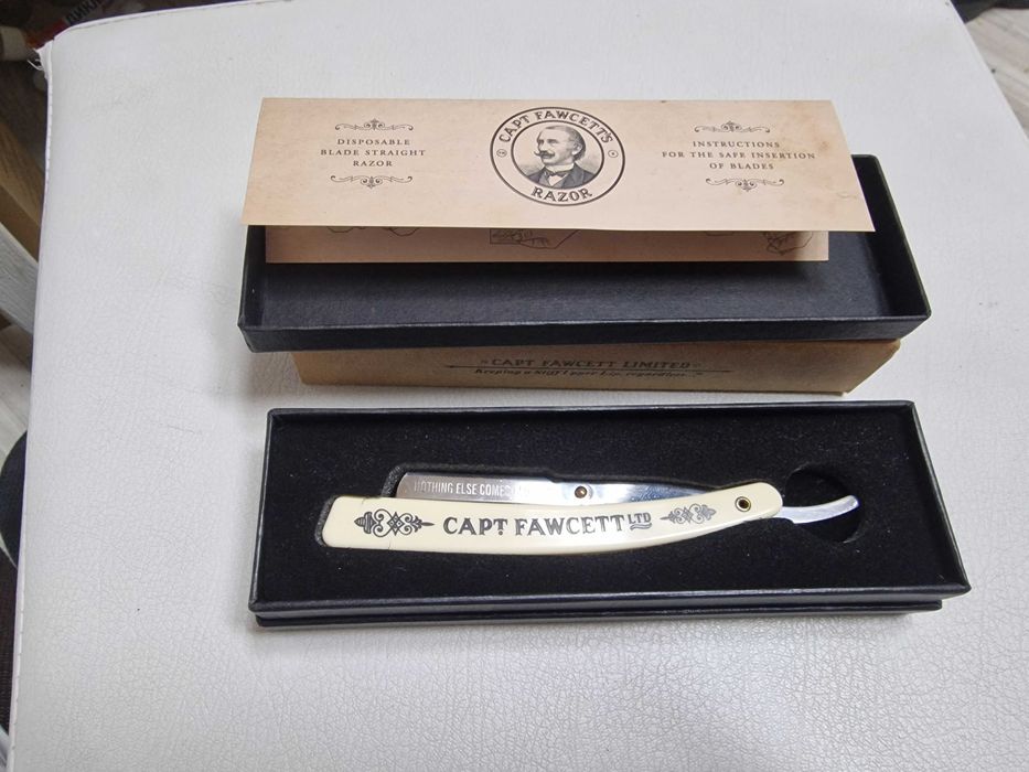 Оригинален Бръснач със сменяеми ножчета на Capt Fawcett