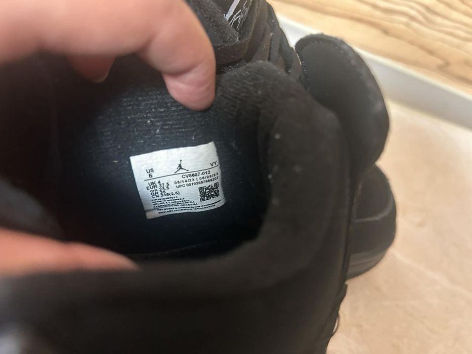 Air Jordan 4 Black cat