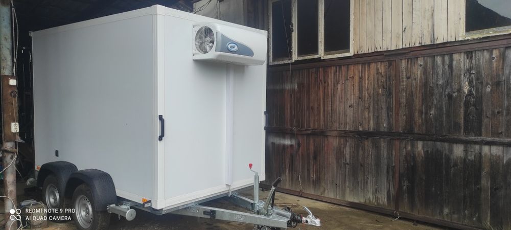 Închiriez remorcă frigorifică și dozator ptr evenimente