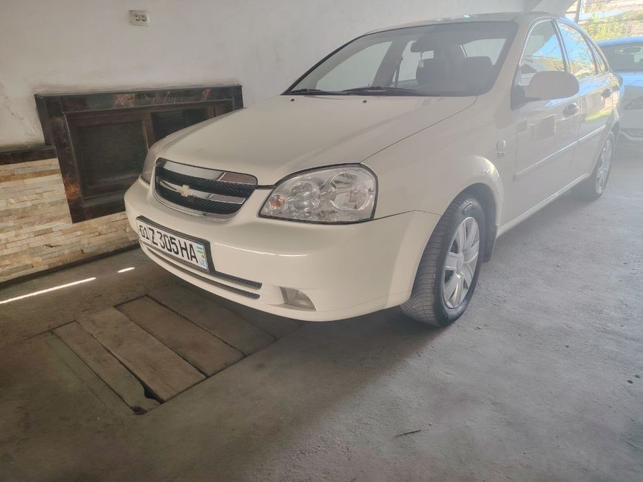 Продается автомобилб Lacetti