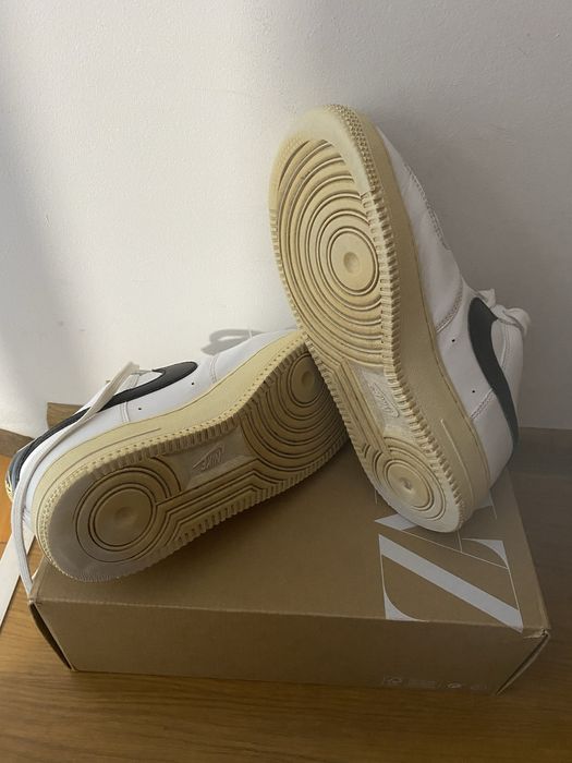 Nike Air Force 1 alb/negru cu detalii aurii – mărimea 40 – stare foarte bună