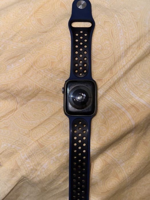 Продам apple watch 4 series  44mm
