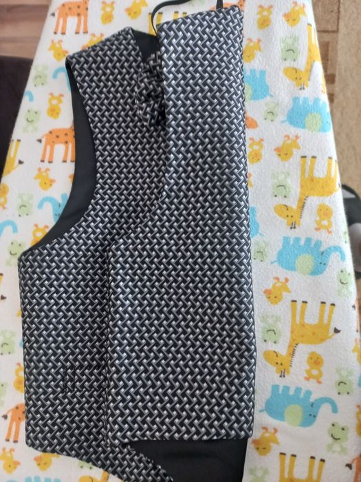 Продам жилетки на мальчика