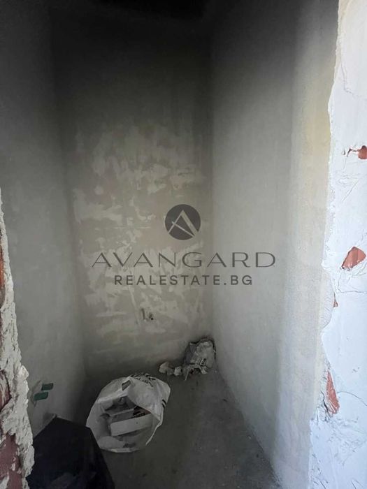 оф.22530 Триетажна Къща с АКТ 16 Остромила