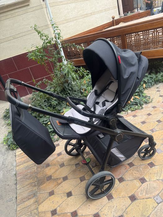 Коляска прогулочная новая