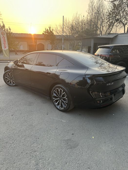 Zeekr 007 standart 2025