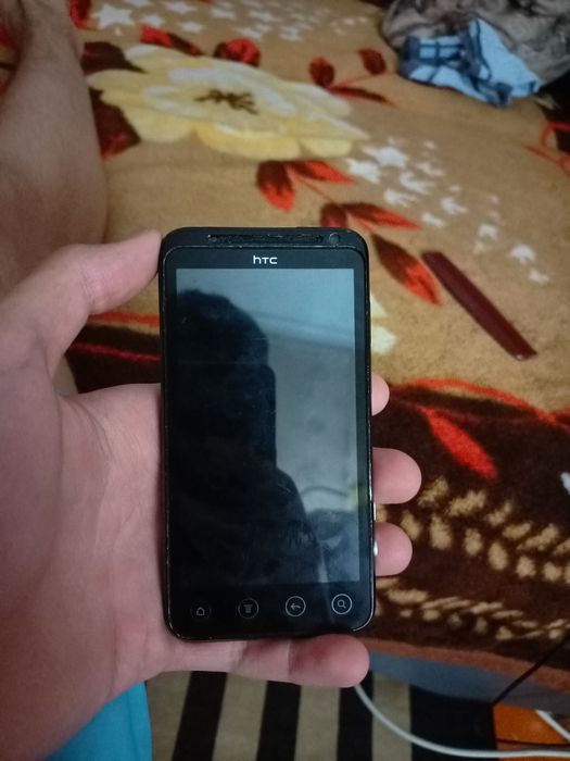 HTC EVO 3D на запчасти  или для коллекции.
