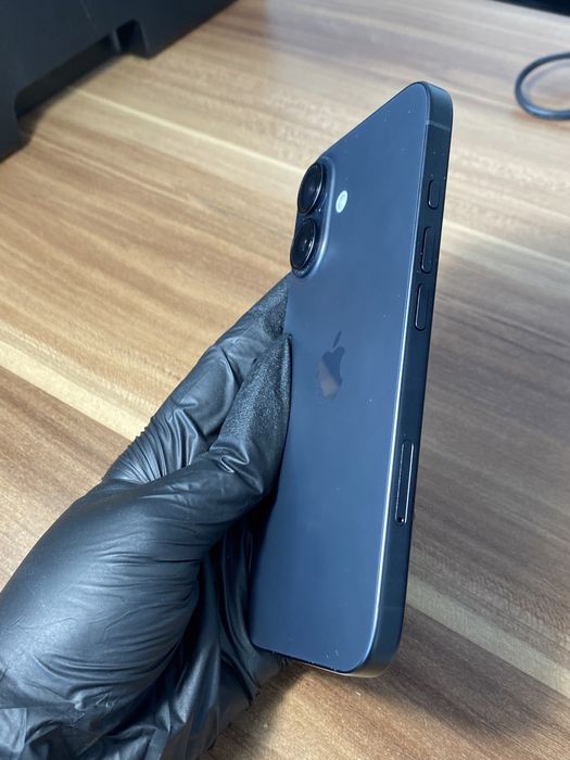 iPhone 16• 128 GB • Black
