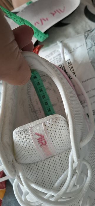 Adidași Nike folosiți puțin la sală