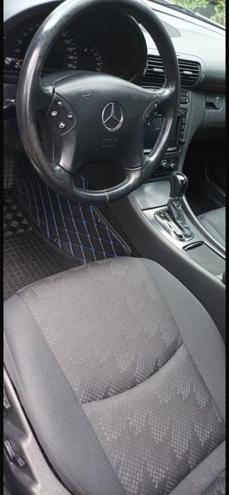 Vand autoturism Mercedes-Benz, an fabricație 2002