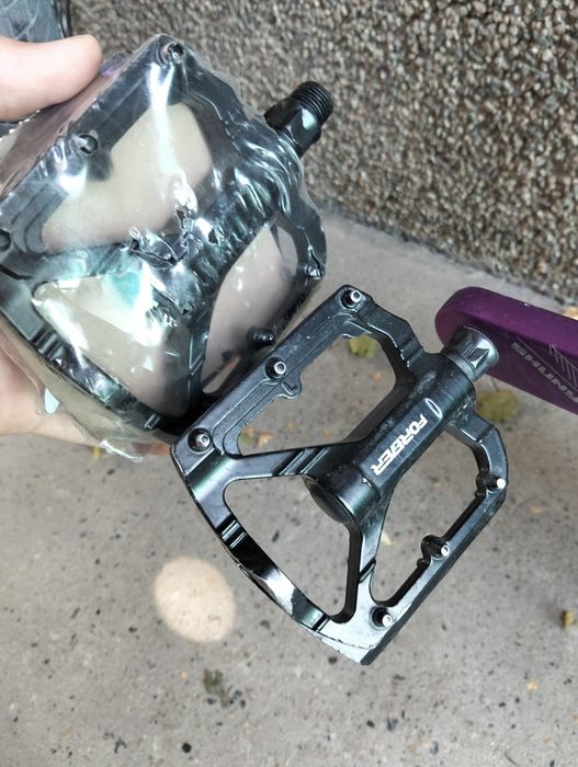 2 шлема и педали