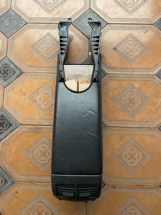 Подлокотник на mercedes w211