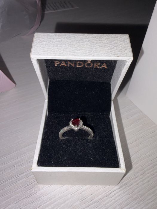 Продам ювелирный набор от Pandora