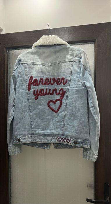 Geaca jeans cu blana alba