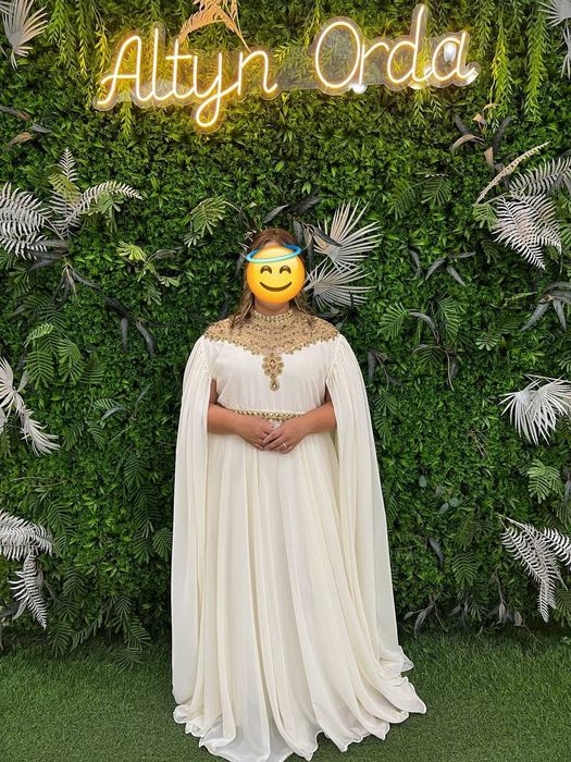 Платье в цвете айвори