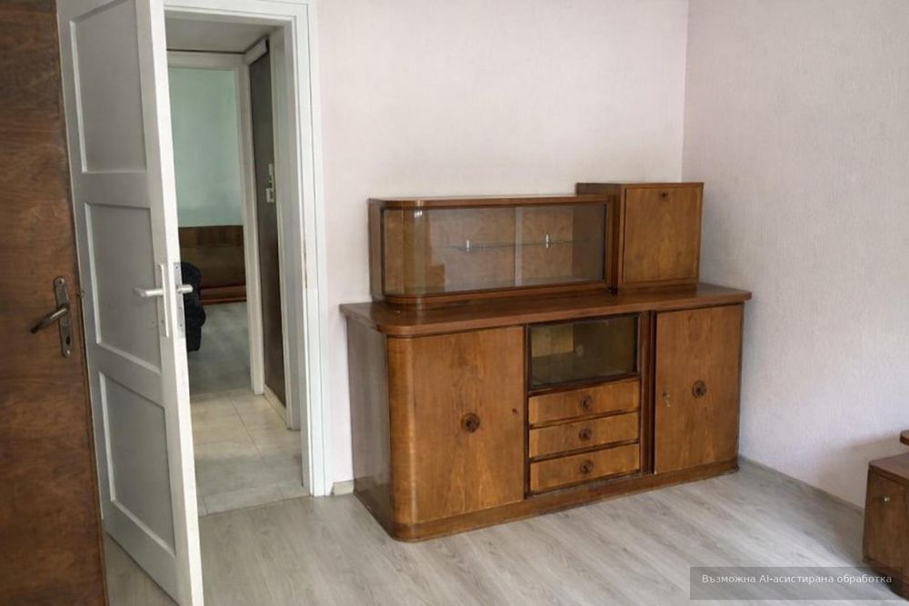 Дава се под наем Тристаен апартамент в София, Яворов - 100 кв.м за 770 € - Снимка #2