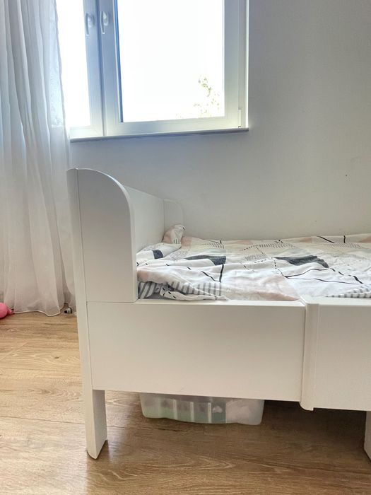 Vând pat Busunge alb Ikea