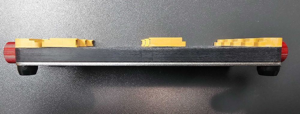 Стойка държач менгеме за платка и чипове при запояване и ремонт