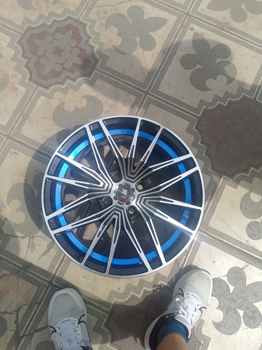 Disk sotiladi 15razmerda