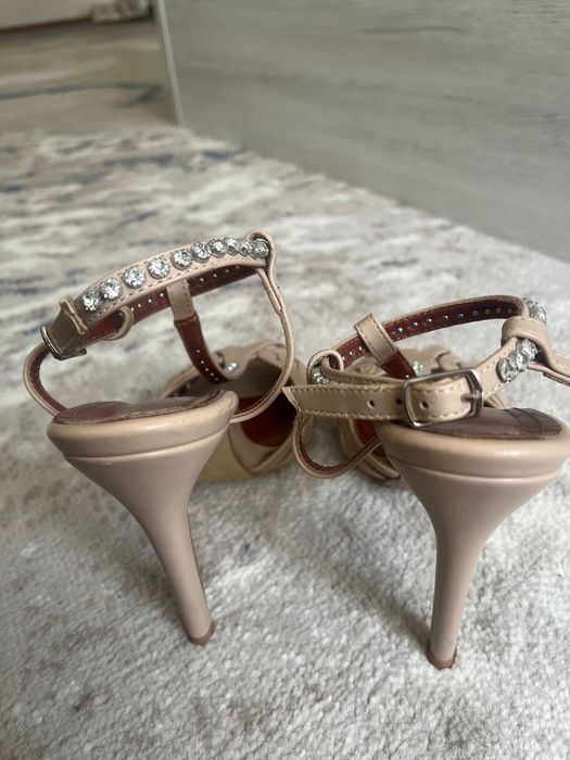 Кожаные красивые вечерние турецкие босоножки