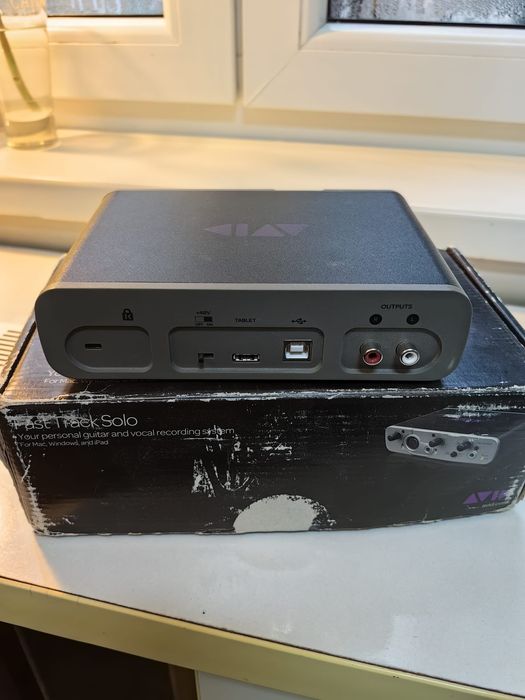 Boxa Tannoy cu placa interfață Fast Track Solo si microfoane